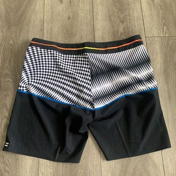 Billabong mens total performance board shorts - Picture 2 of 3